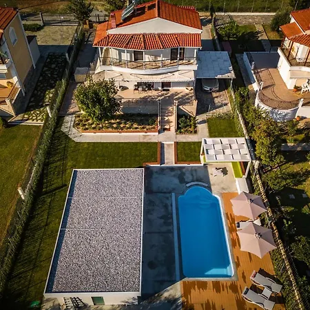 Nikki Villa